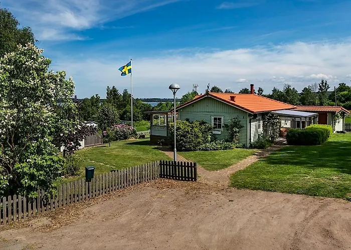 Luxury Villa By Lake Welcome You